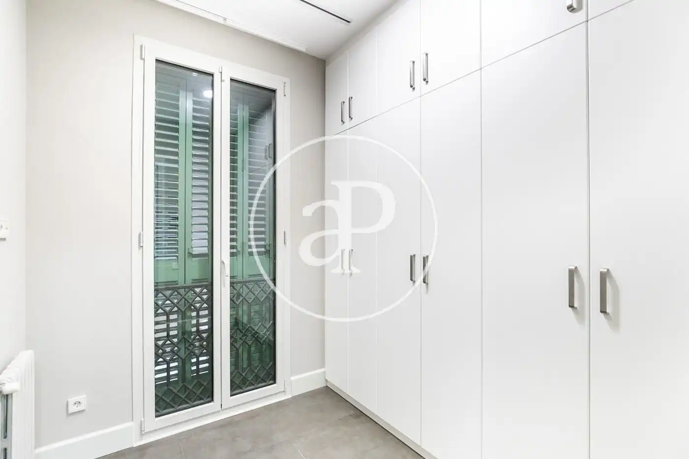 Wohnung zum Verkauf in Barcelona mit Klimaanlage, Heizung und Balkon