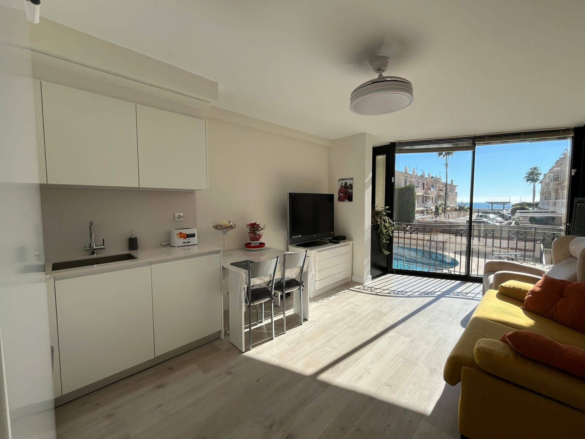 Vista exterior de Pis en venda en Santa Pola amb Aire condicionat, Traster i Alarma