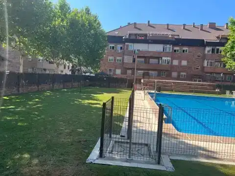 Piscina de Pis en venda en Villanueva del Pardillo amb Aire condicionat i Piscina