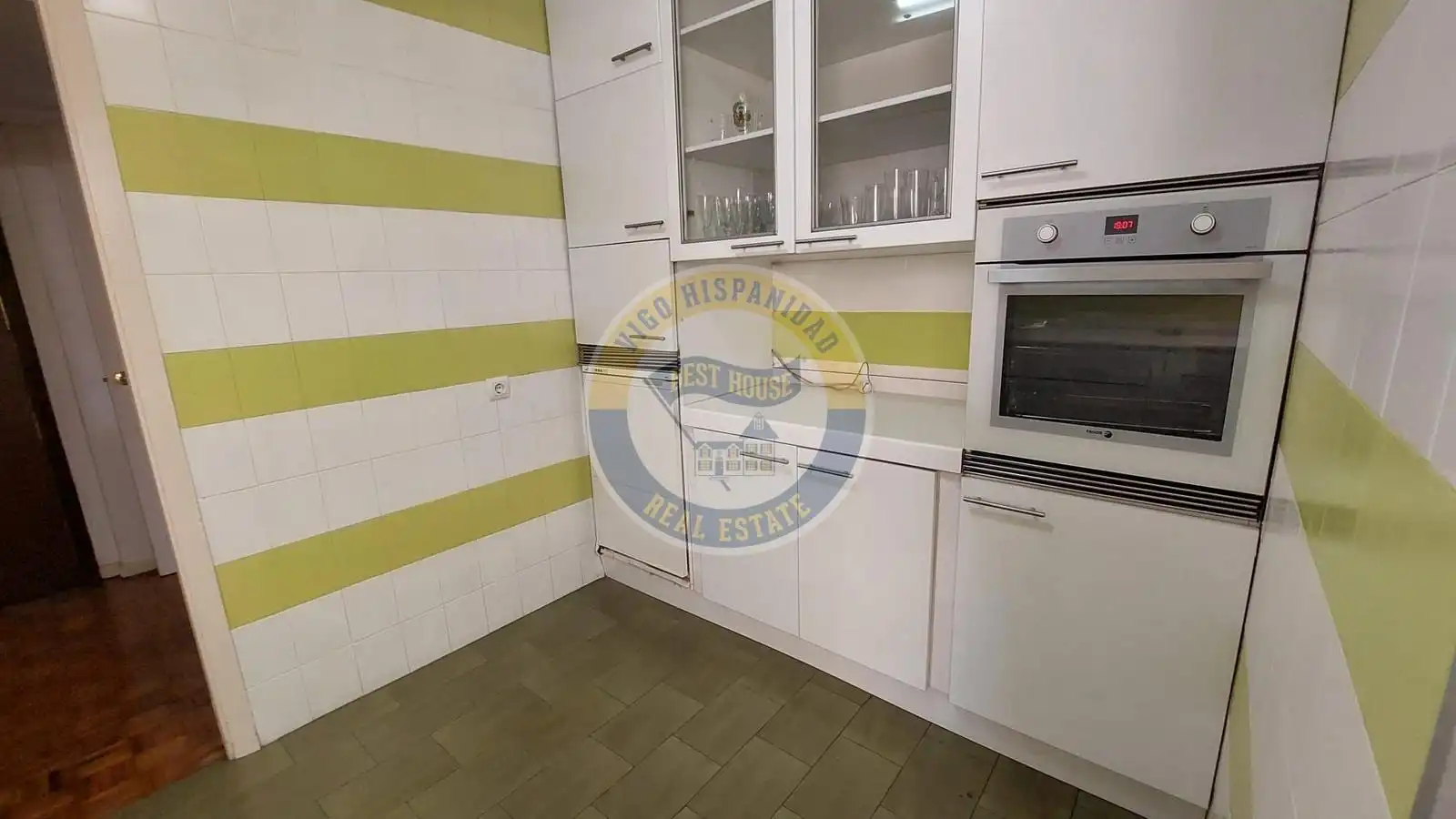 Kitchen of Flat for sale in Vigo   with Heating, Terrace and Storage room