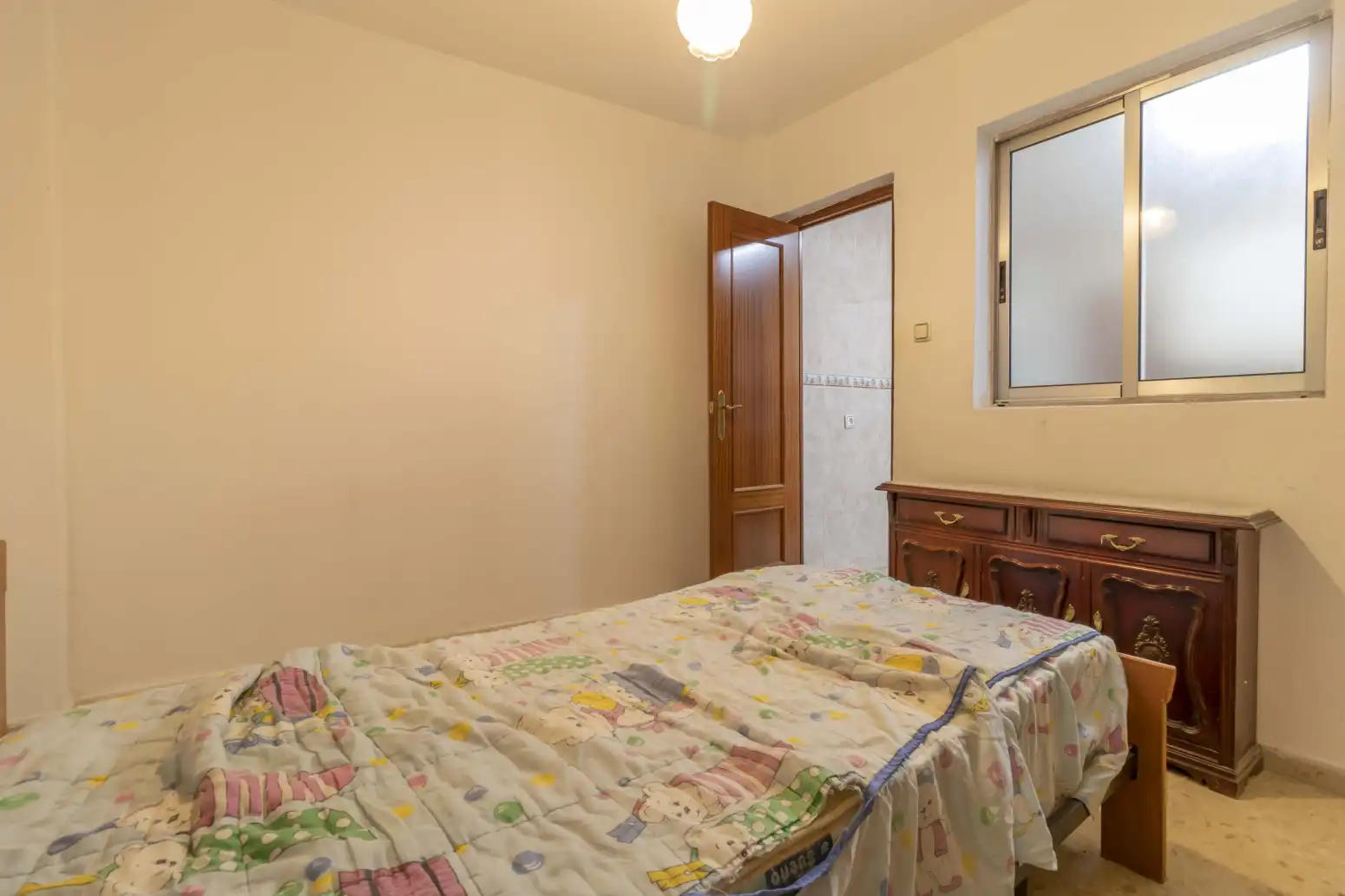 Schlafzimmer von Einfamilien-Reihenhaus zum Verkauf in Sevilla mit Terrasse, Abstellraum und Balkon
