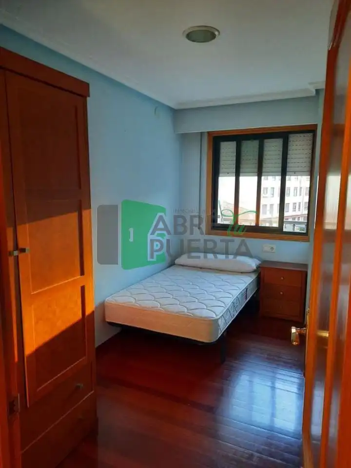 Habitación de Piso de alquiler en Ourense Capital  con Calefacción, Terraza y Trastero