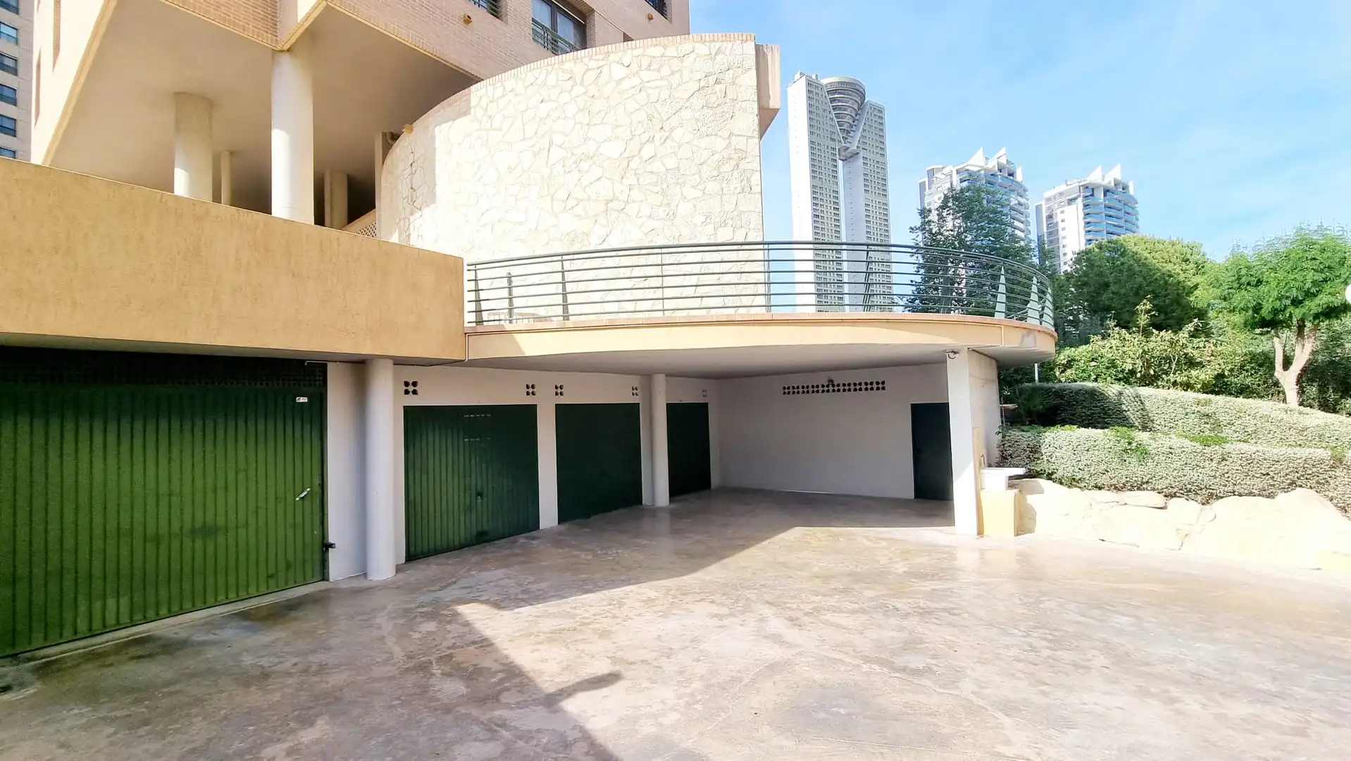 Vista exterior de Ático en venta en Benidorm con Aire acondicionado, Jardín privado y Terraza