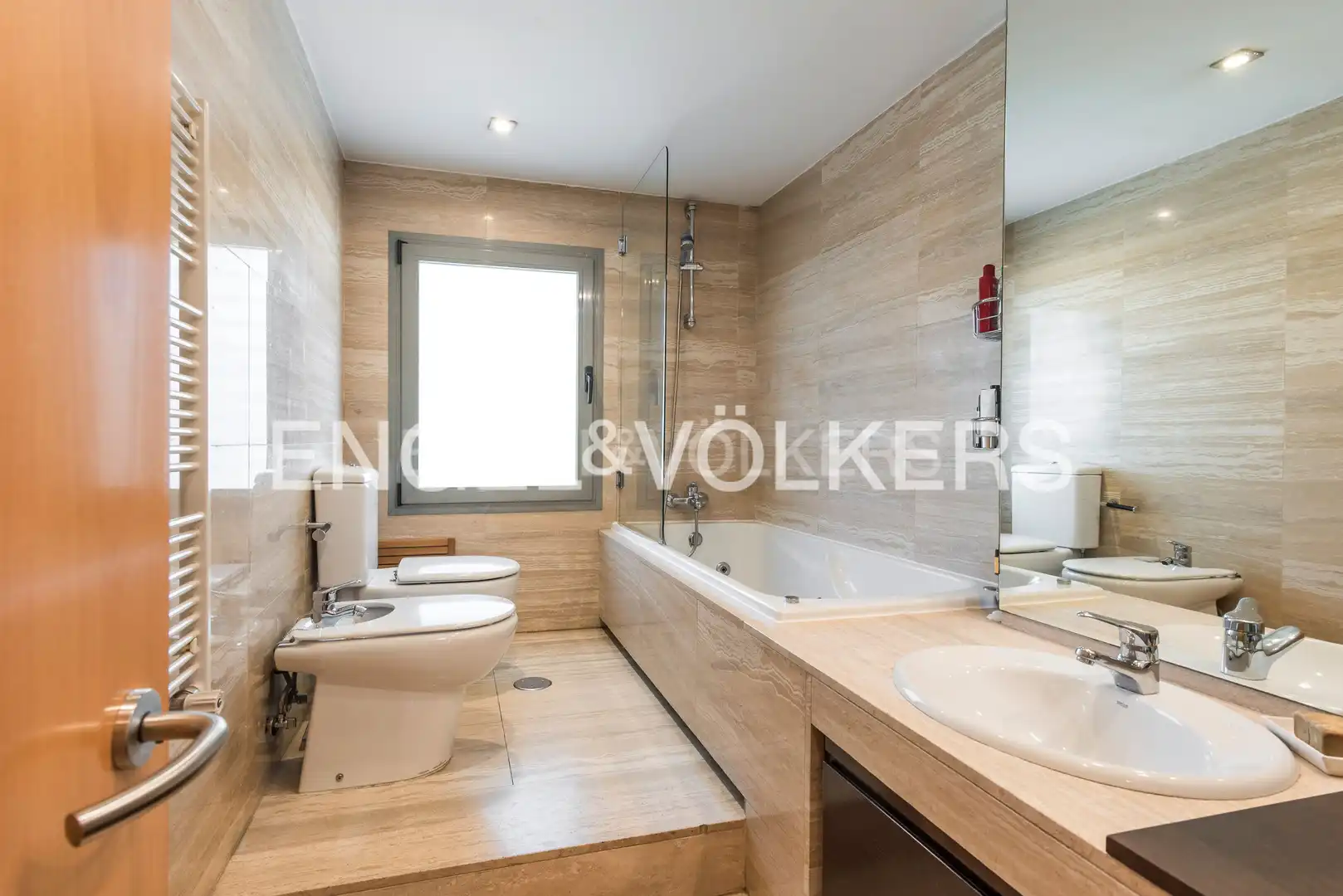 Bany de Casa o xalet en venda en Madrid amb Aire condicionat, Calefacció i Terrassa
