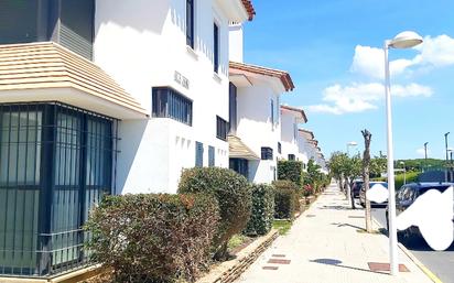 Vista exterior de Casa adosada en venda en El Rompido amb Jardí privat, Terrassa i Moblat