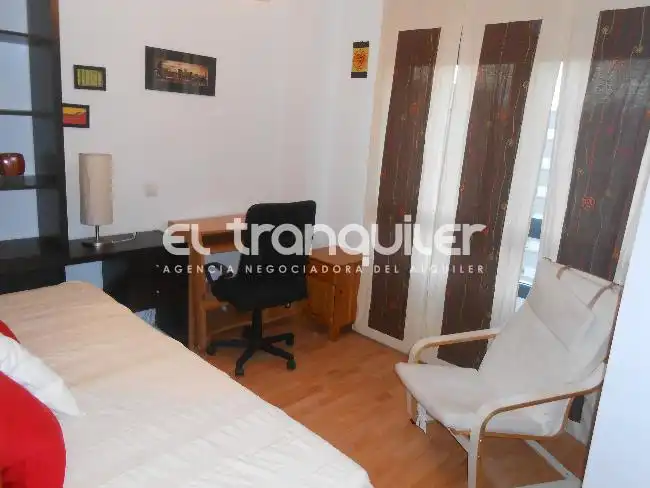 Dormitori de Àtic de lloguer en Madrid amb Aire condicionat, Terrassa i Traster