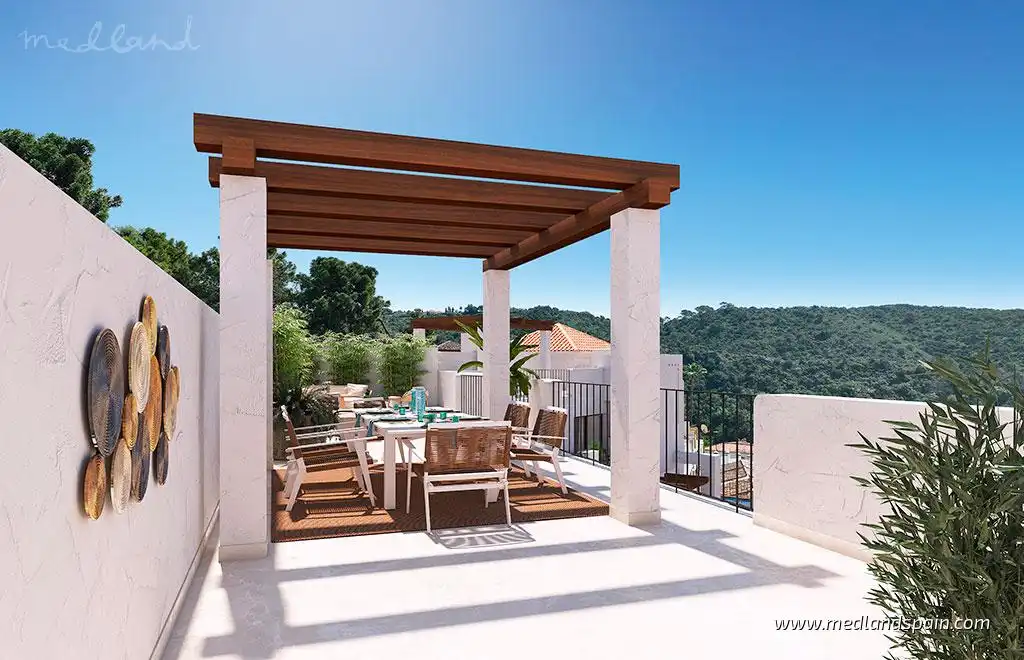 Apartment with pool for sale in Benahavís pueblo
