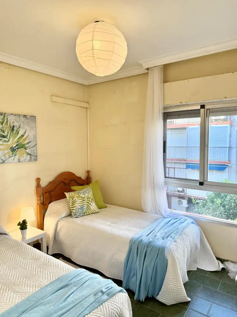Bedroom of Apartments for sale in Sevilla