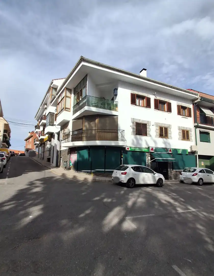 Vista exterior de Pis en venda en Soto del Real amb Calefacció, Parquet i Terrassa