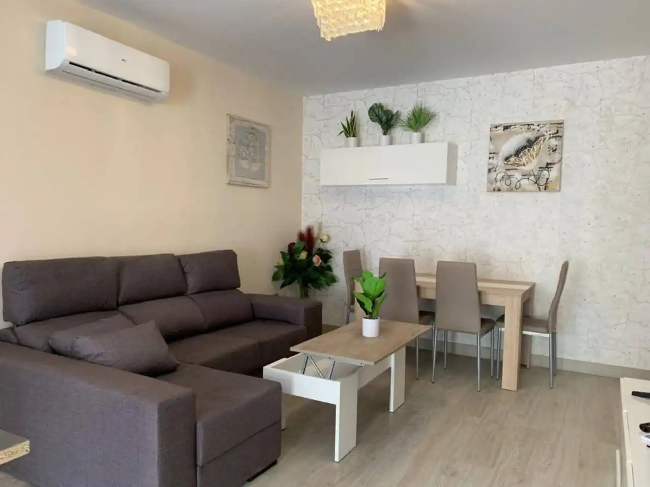 Sala de estar de Casa o chalet de alquiler en Benalmádena con Aire acondicionado y Amueblado