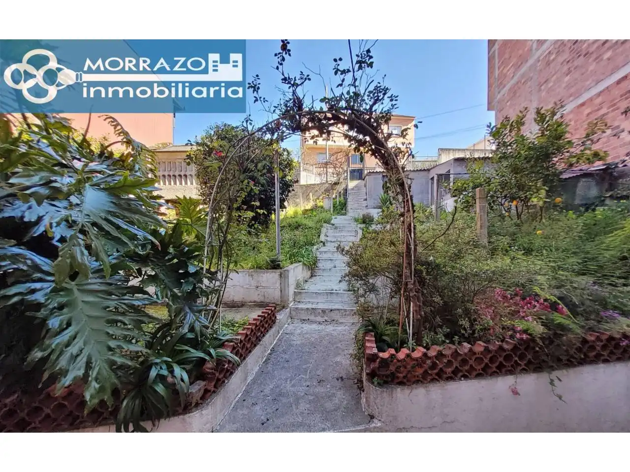 Vista exterior de Casa o xalet en venda en Bueu amb Calefacció, Jardí privat i Parquet