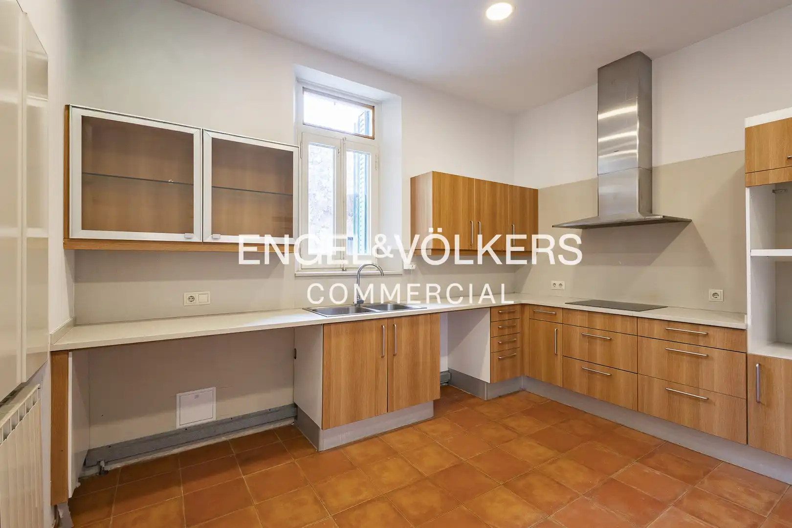 Küche von Büro zur Miete in Barcelona mit Klimaanlage und Terrasse