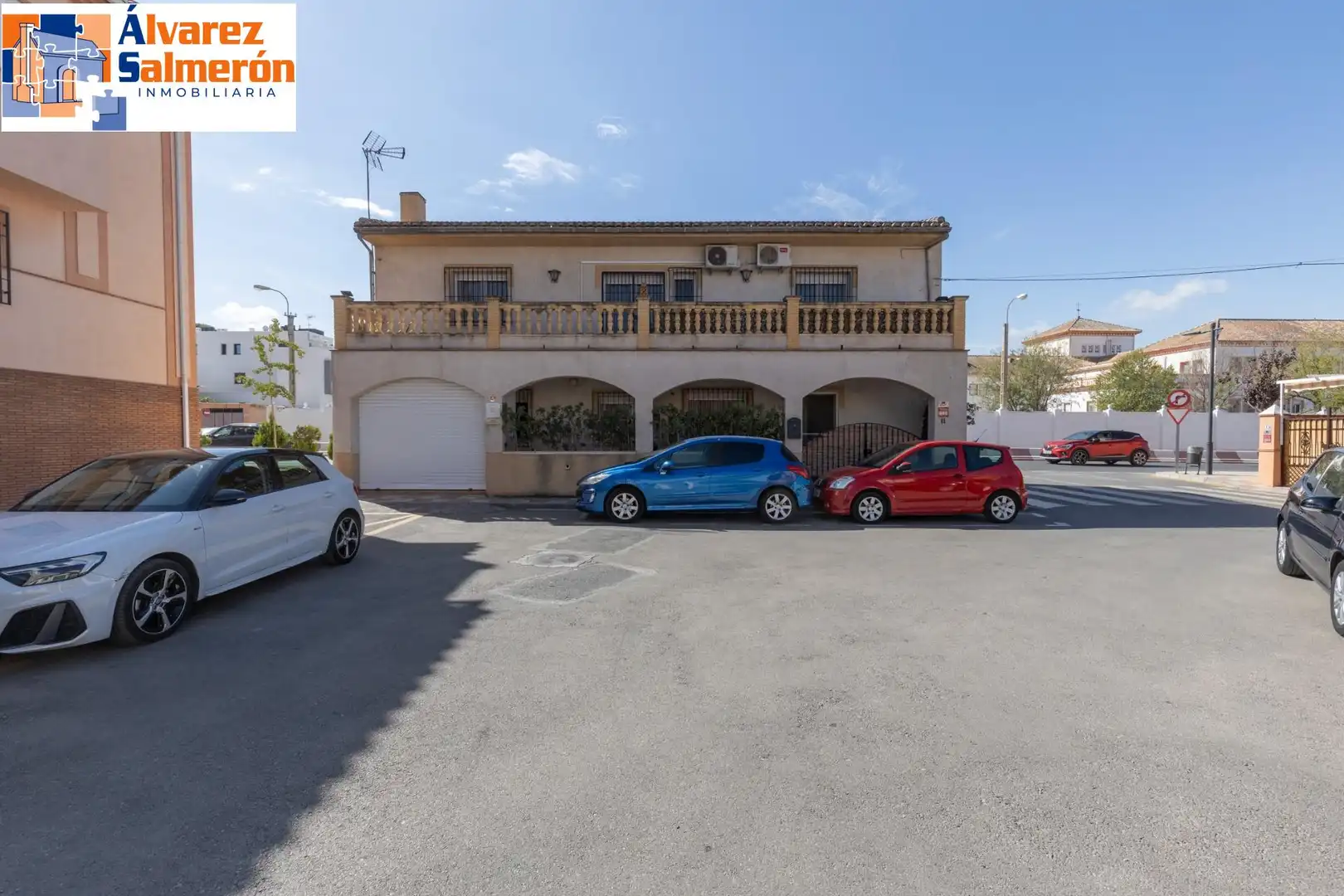 Vista exterior de Casa o xalet en venda en Armilla amb Aire condicionat i Terrassa
