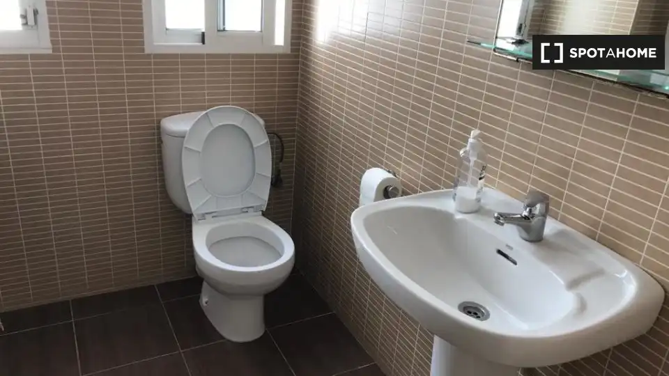Baño de Piso para compartir en Murcia con Aire acondicionado, Terraza y Amueblado