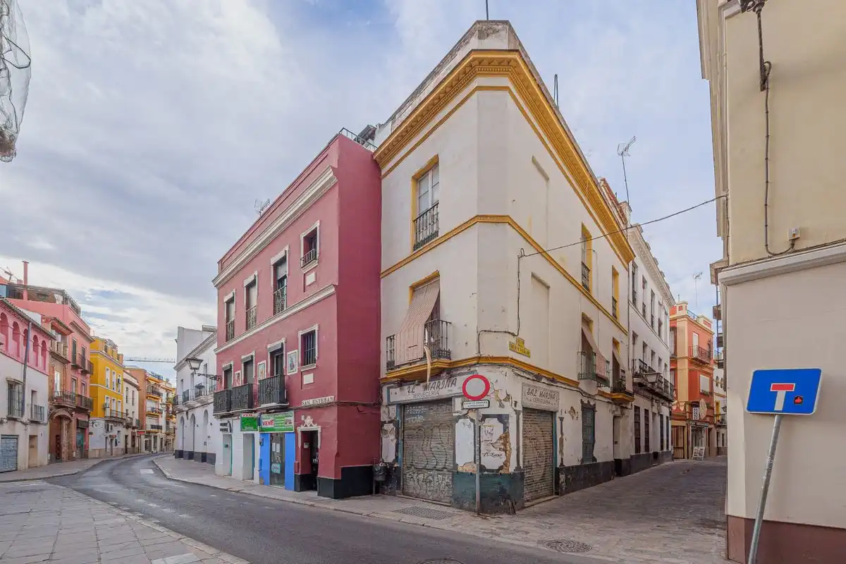 Vista exterior de Planta baixa en venda en Sevilla amb Calefacció