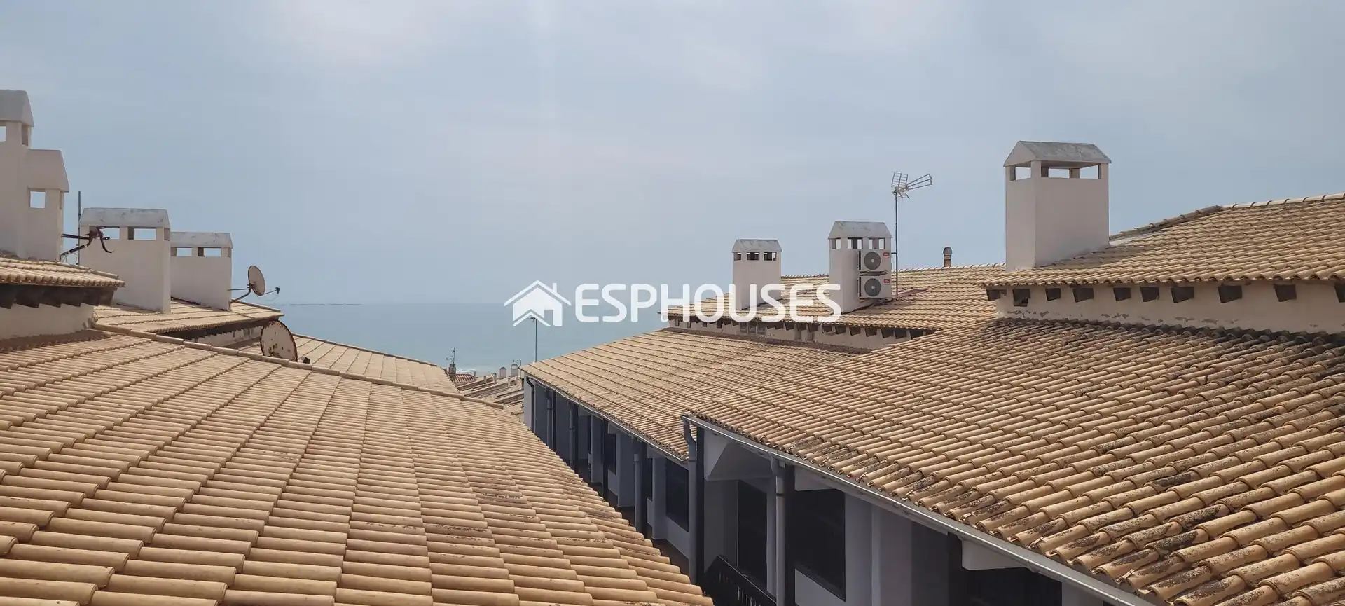 Vista exterior de Ático en venta en Guardamar del Segura con Amueblado y Balcón
