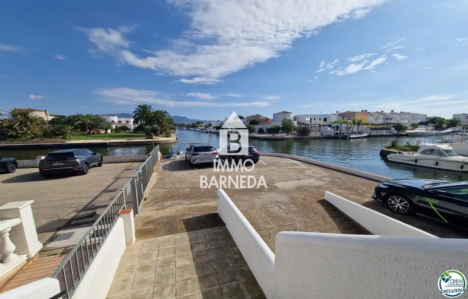 Vista exterior de Pis en venda en Empuriabrava amb Aire condicionat, Calefacció i Terrassa