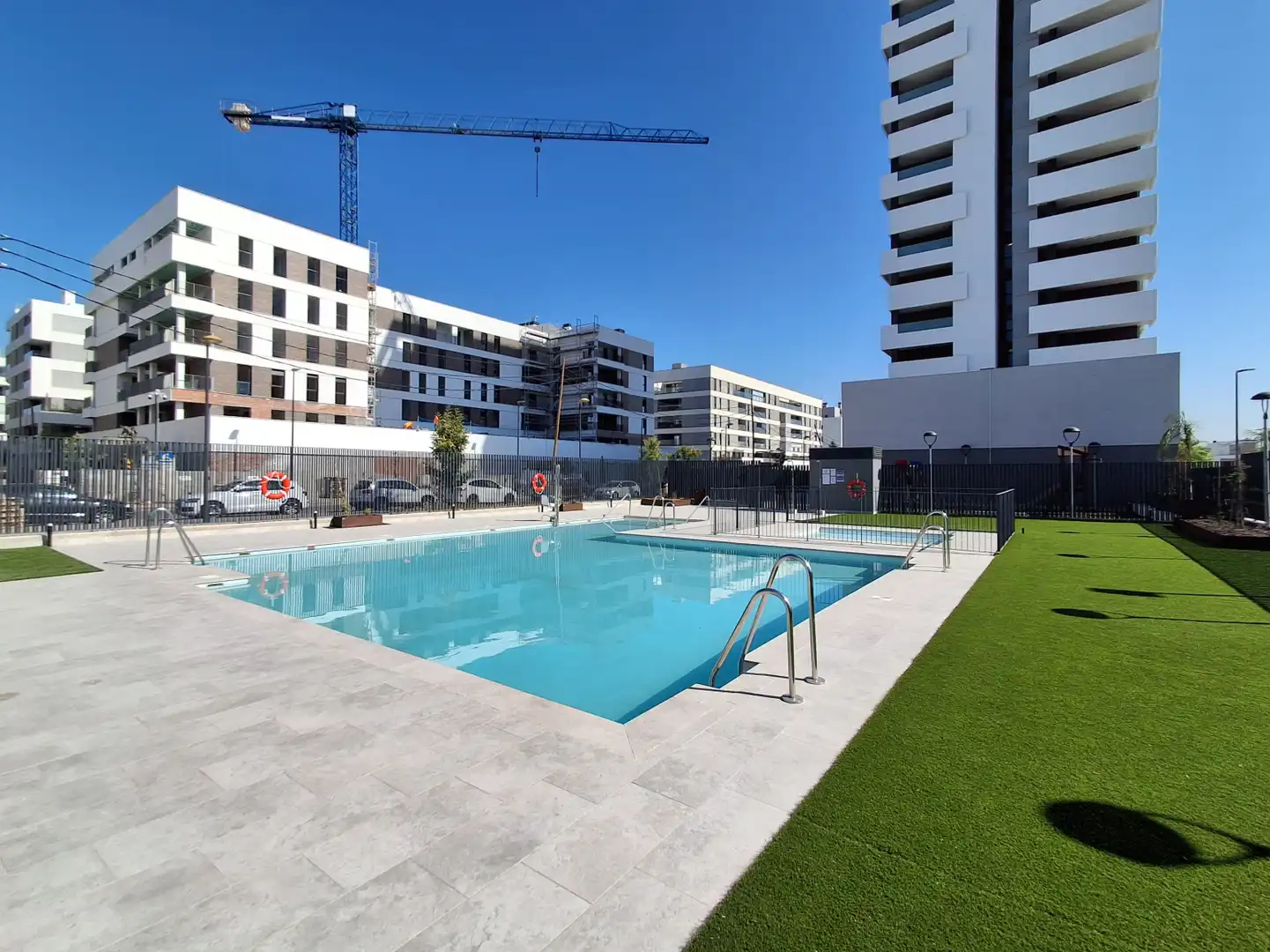 Piscina de Pis de lloguer en Sevilla amb Aire condicionat, Calefacció i Jardí privat