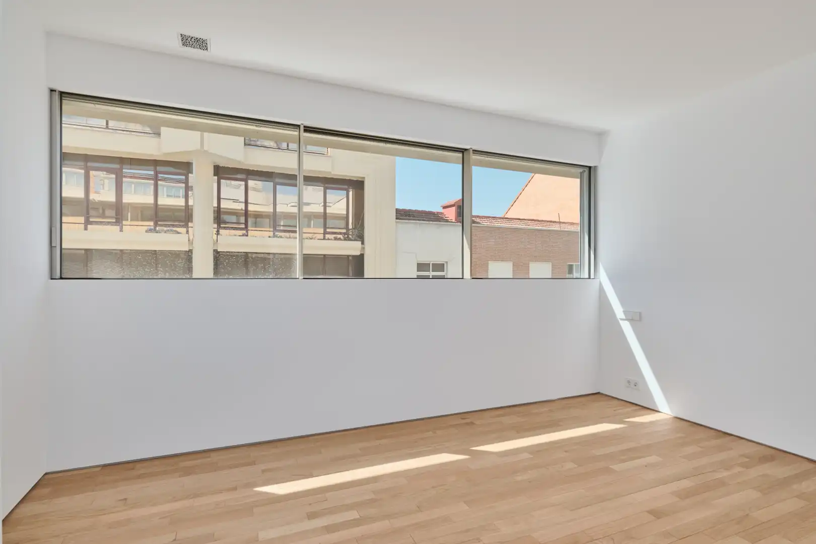 Flat for rent in Calle de Javier Ferrero, 13, Ciudad Jardín