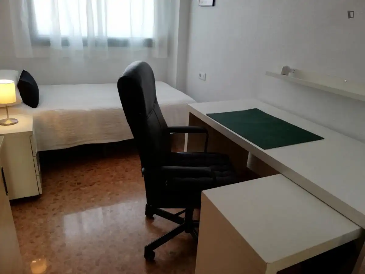 Dormitori de Apartament per a compartir en Valencia amb Aire condicionat, Moblat i Forn