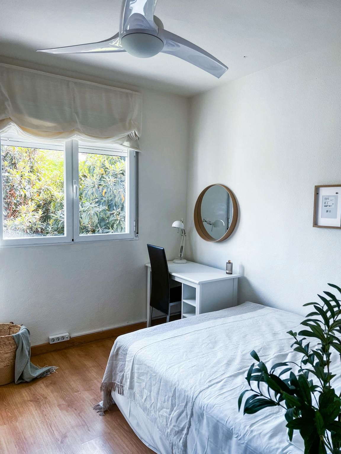 Habitación de Piso de alquiler en  Madrid Capital con Calefacción, Jardín privado y Amueblado