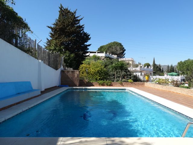 Piscina de Casa o xalet en venda en Alhaurín de la Torre amb Aire condicionat, Calefacció i Jardí privat