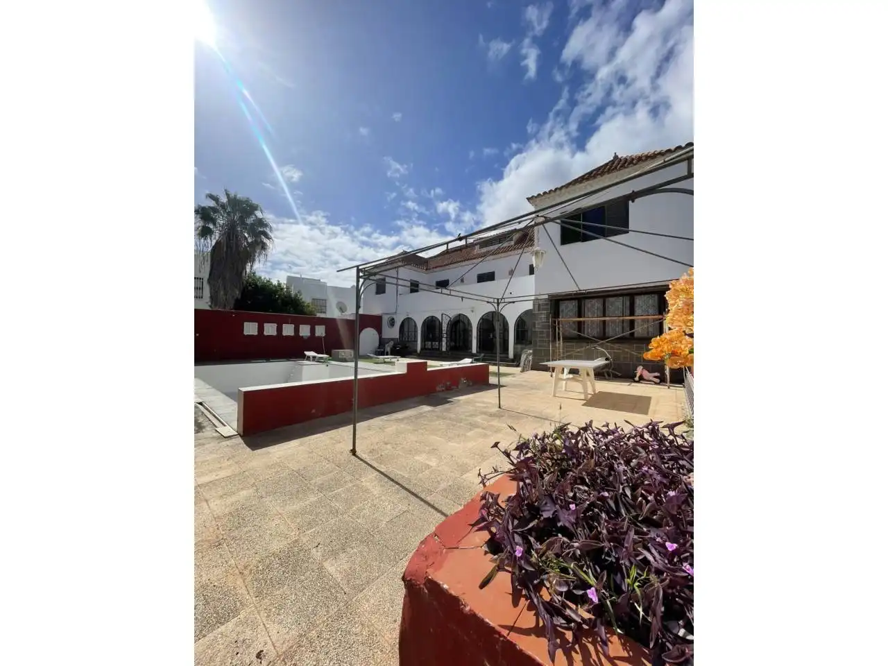Vista exterior de Casa o chalet en venta en Las Palmas de Gran Canaria con Jardín privado, Terraza y Piscina