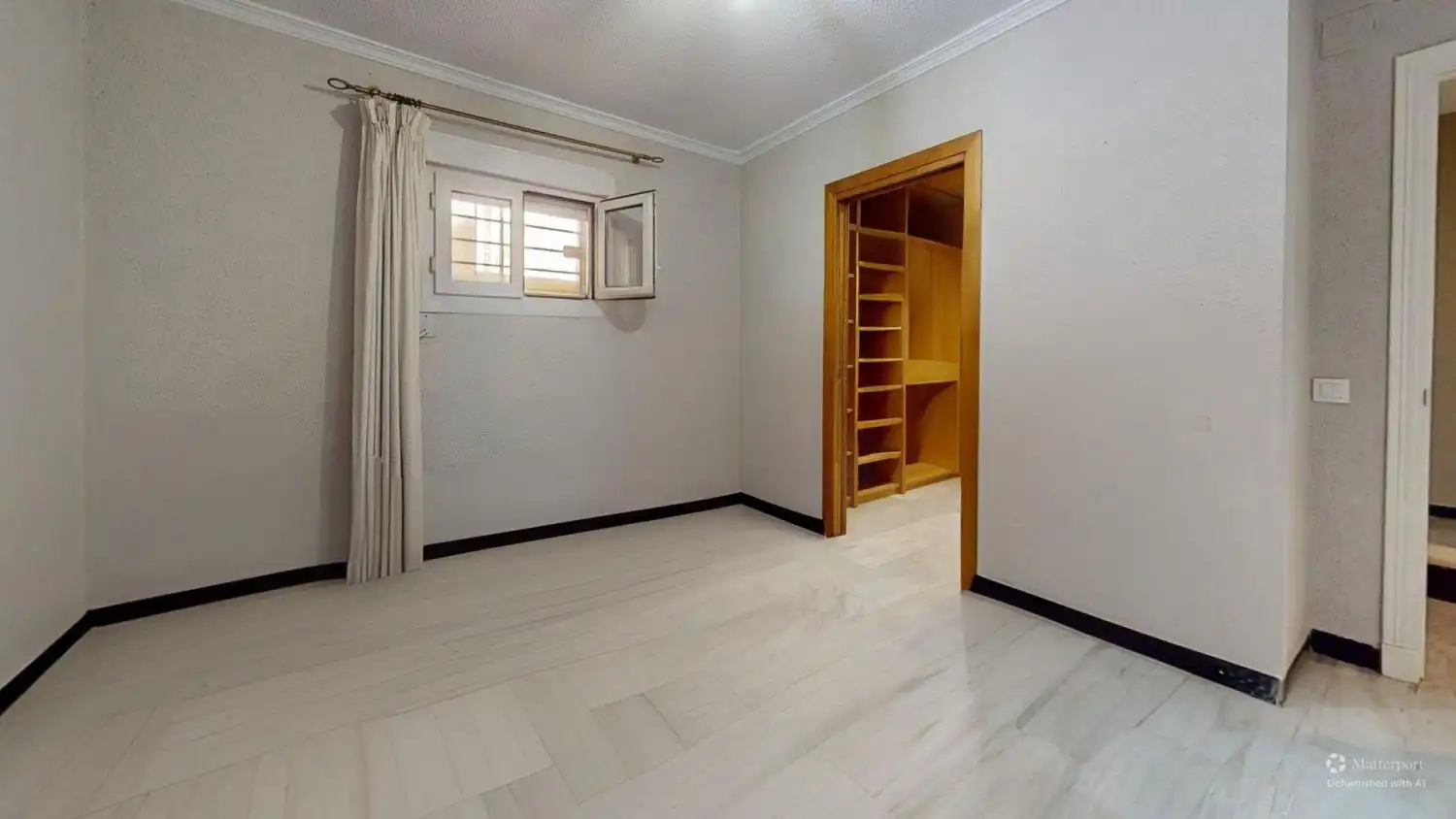 Wohnung zum Verkauf in San Juan de Aznalfarache mit Klimaanlage, Heizung und Abstellraum