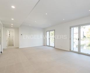 Sala d'estar de Apartament de lloguer en Sitges amb Aire condicionat, Calefacció i Balcó