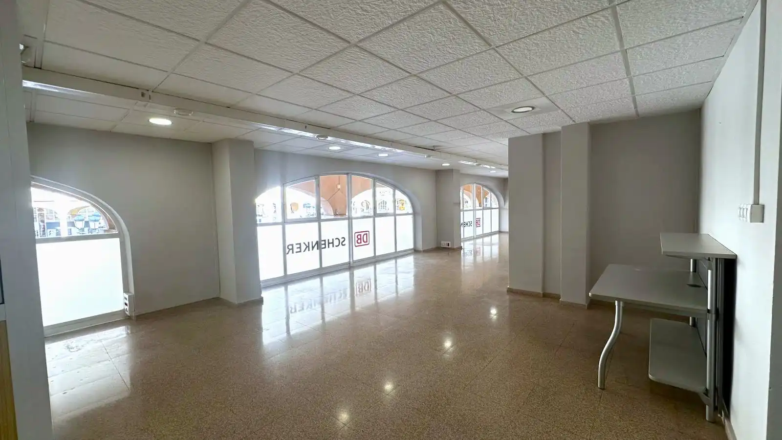 Office for rent in Sax  with Air Conditioner
