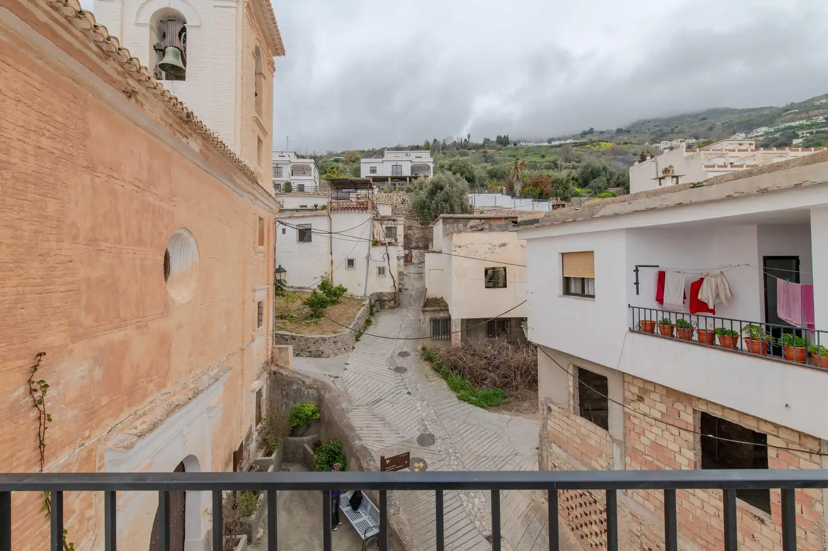 Vista exterior de Casa o xalet en venda en Carataunas amb Forn, Rentadora i TV