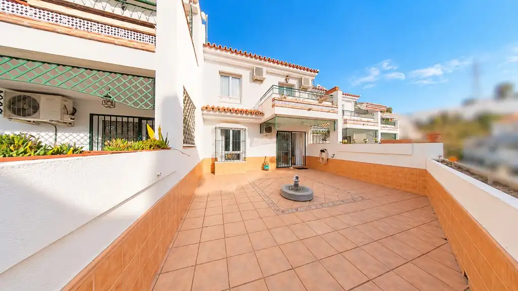 Vista exterior de Casa adosada en venta en Vélez-Málaga con Amueblado