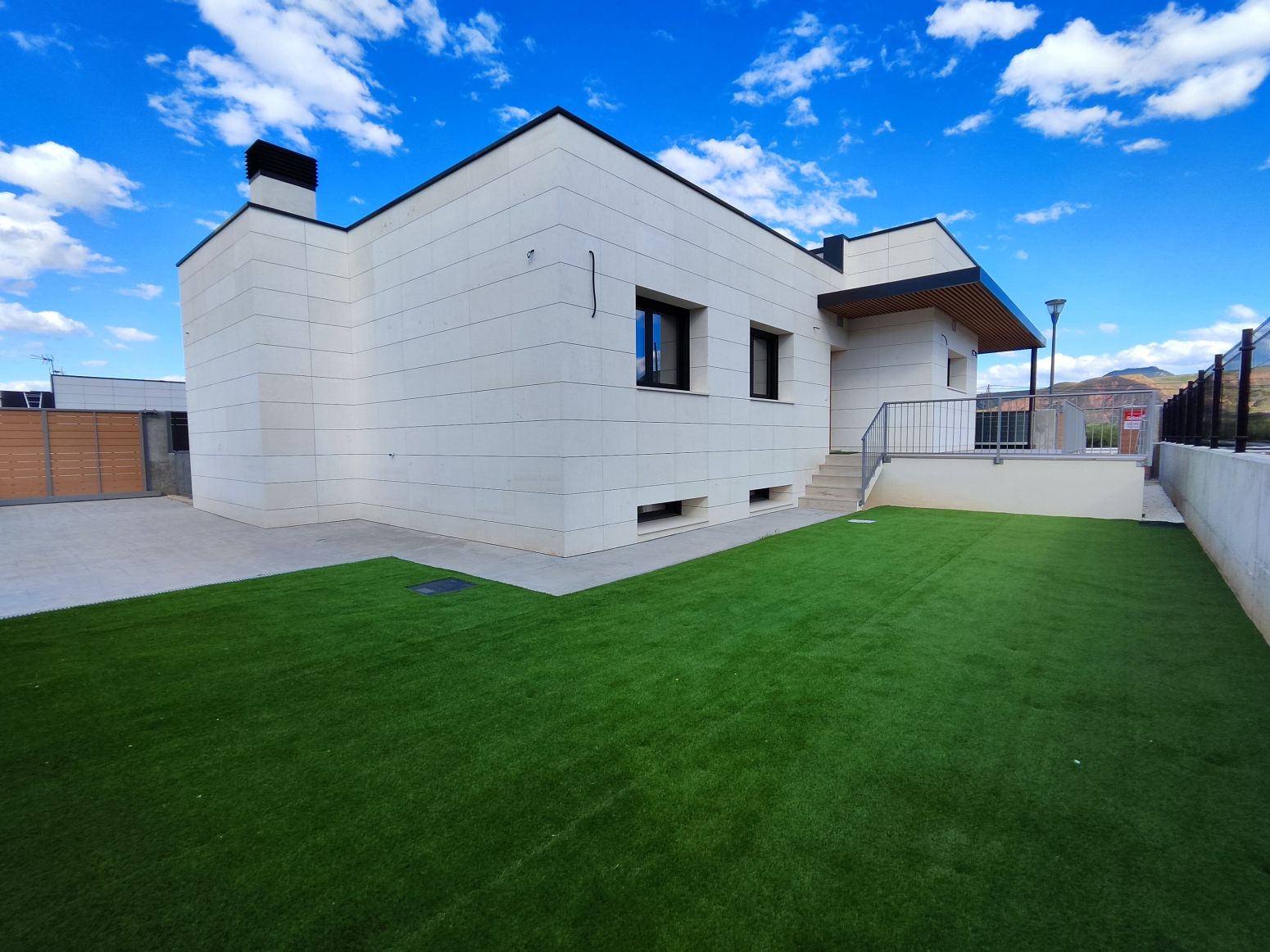Exterior view of House or chalet for sale in Albelda de Iregua  with Heating, Private garden and Terrace