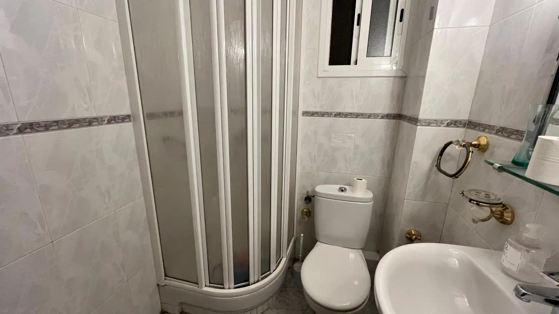 Bany de Pis en venda en Sevilla amb Aire condicionat, Terrassa i Moblat