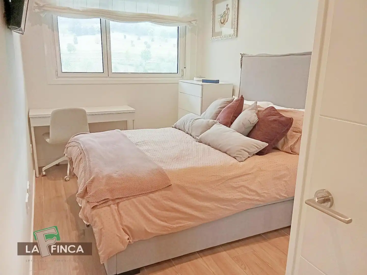 Schlafzimmer von Wohnung zum Verkauf in Oviedo  mit Heizung, Terrasse und Abstellraum
