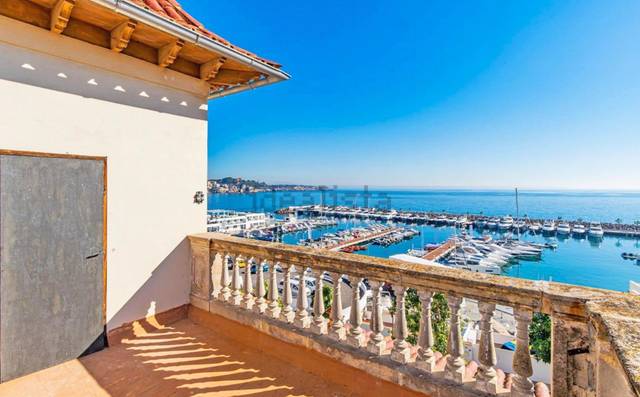 Casa-chalet en Venta en Carrer VICTORIO LUZURIAGA en Sant Agustí