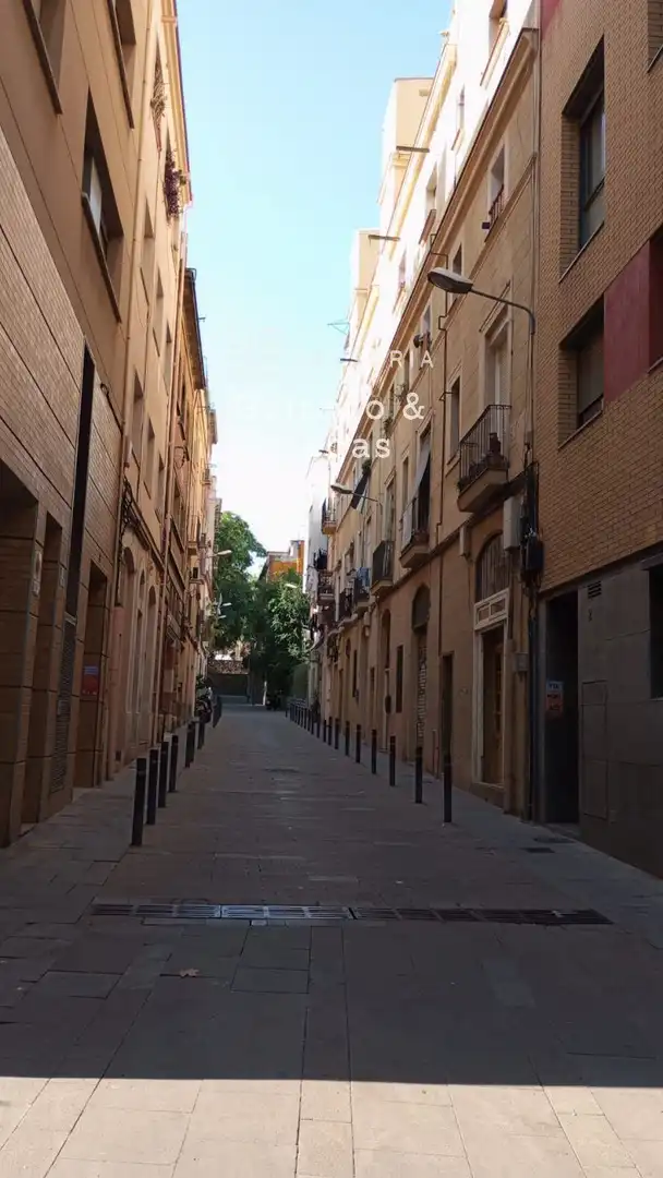 Vista exterior de Piso en venta en Barcelona con Terraza y Amueblado