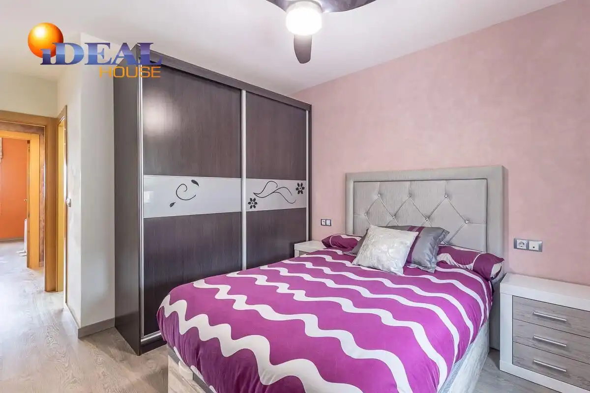 Bedroom of Flat for sale in Granada