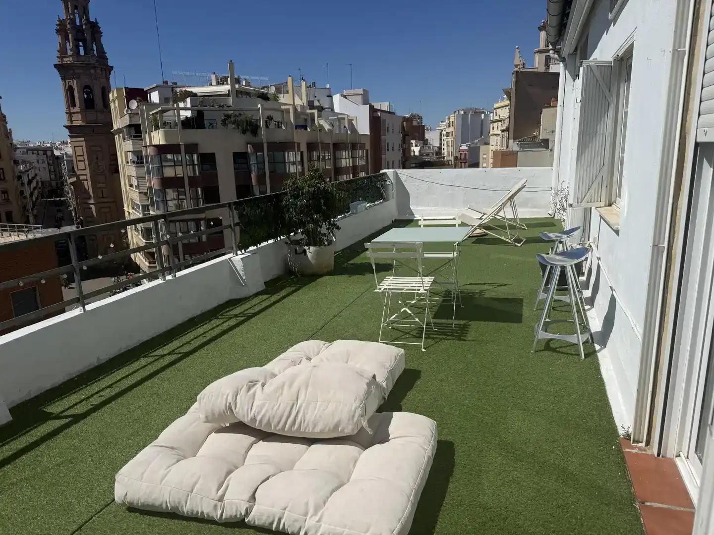 Terrasse von Dachboden zur Miete in Valencia mit Klimaanlage, Parkett und Möbliert