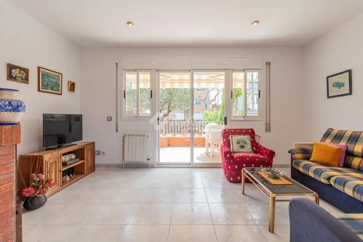 Living room of Houses for rent in Sant Cugat del Vallès  with Air Conditioner, Terrace and Balcony