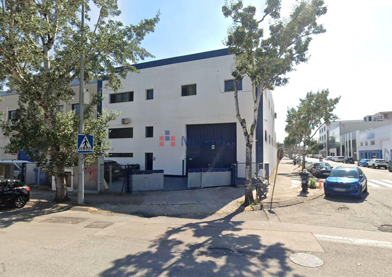 Vista exterior de Nau industrial de lloguer en Cornellà de Llobregat amb Alarma