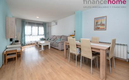 Außenansicht von Wohnung zum verkauf in Yuncler mit Klimaanlage, Heizung und Terrasse