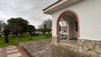 Vista exterior de Casa o xalet en venda en Chiclana de la Frontera amb Calefacció i Traster