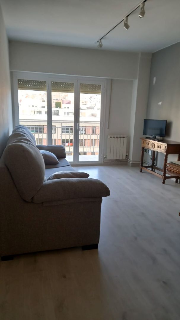 Sala d'estar de Pis de lloguer en  Zaragoza Capital amb Aire condicionat, Calefacció i Parquet