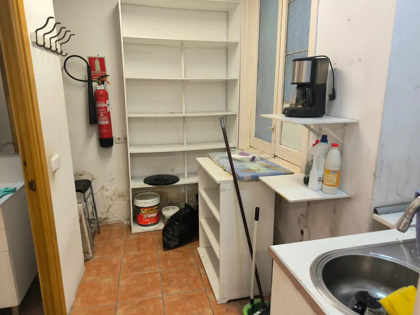 Cocina de Local en venta en Madrid con Amueblado