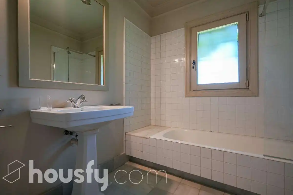 Bathroom of Houses for sale in Pozuelo de Alarcón  with Air Conditioner, Heating and Private garden