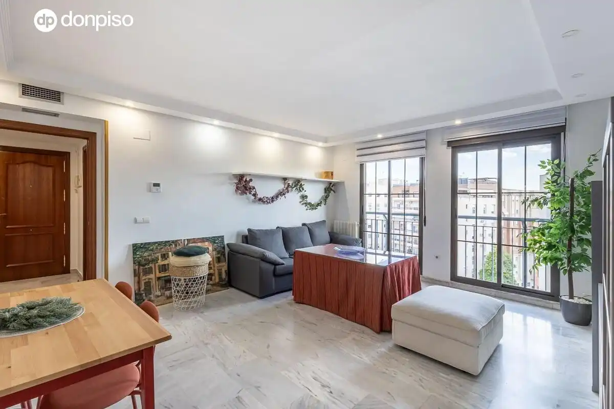 Sala d'estar de Pis en venda en Granada amb Aire condicionat, Calefacció i Piscina comunitària