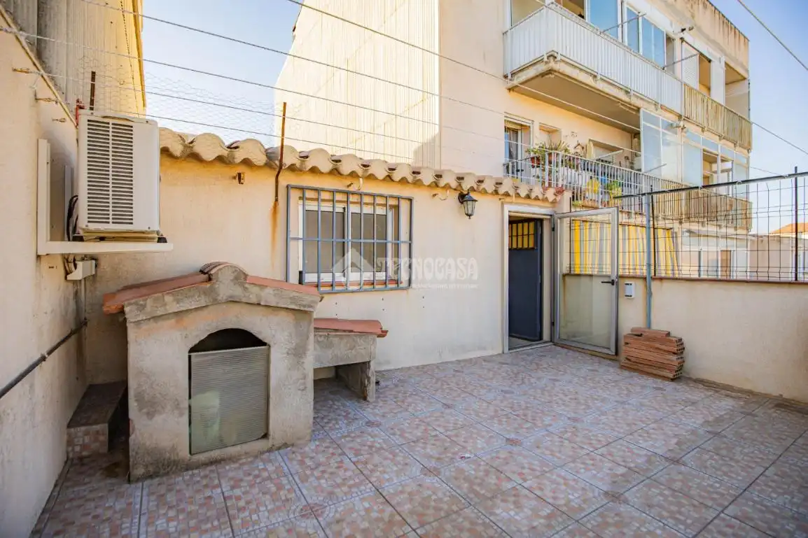 Vista exterior de Casa adosada en venda en Terrassa amb Aire condicionat, Calefacció i Terrassa