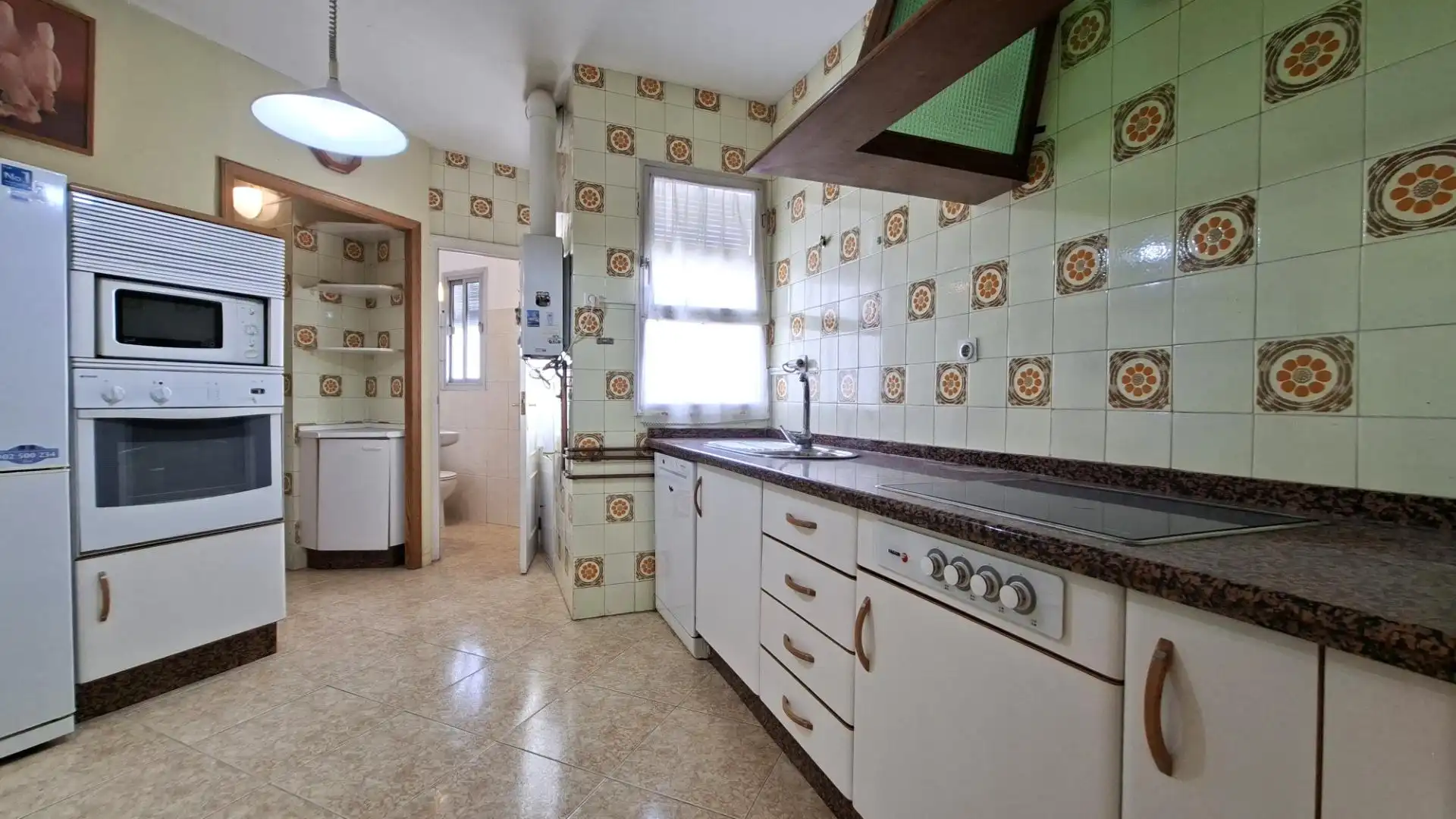 Cuina de Àtic en venda en Sevilla amb Aire condicionat, Terrassa i Alarma