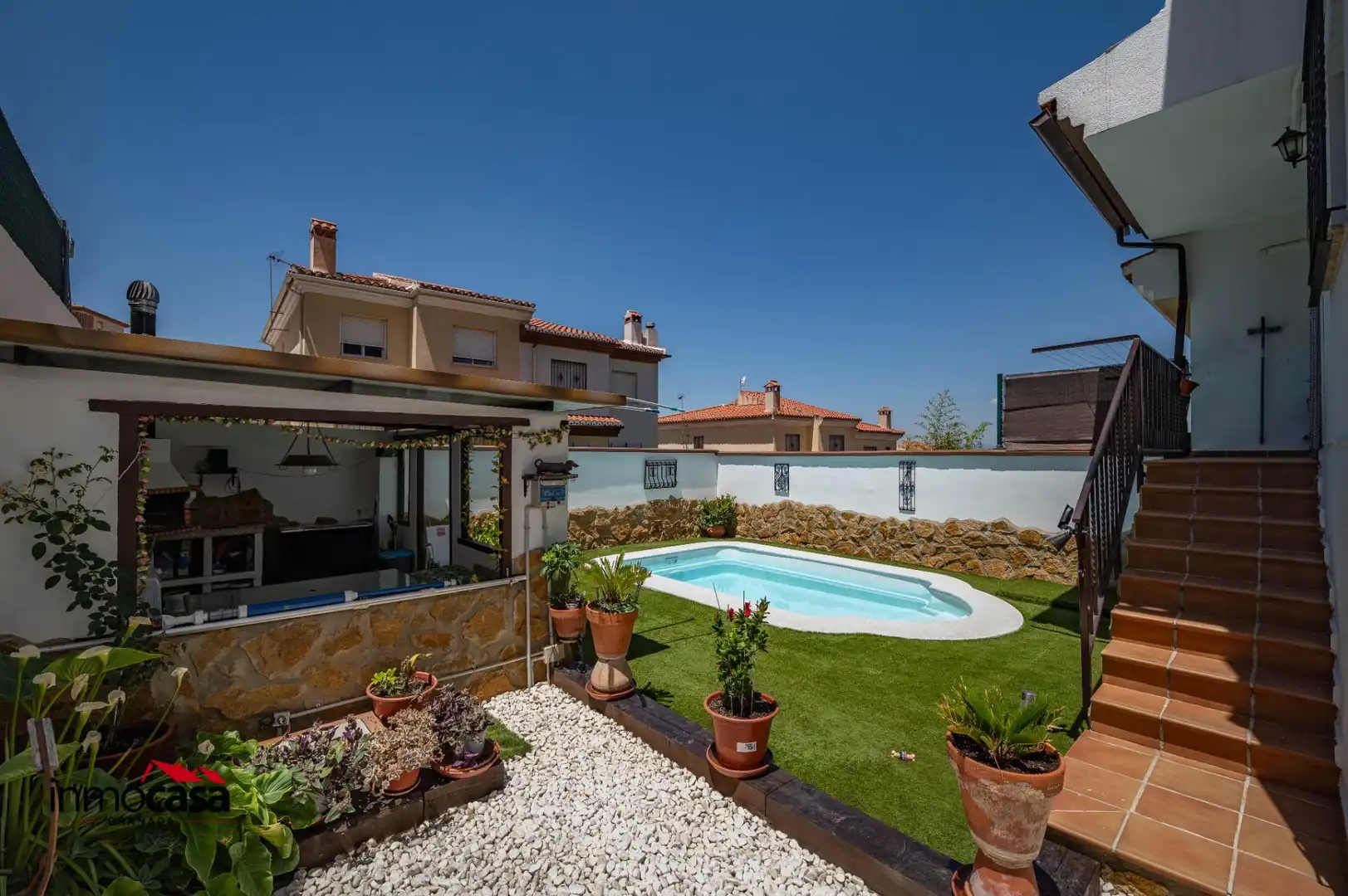 Piscina de Casa adosada en venta en Jun con Aire acondicionado, Jardín privado y Piscina